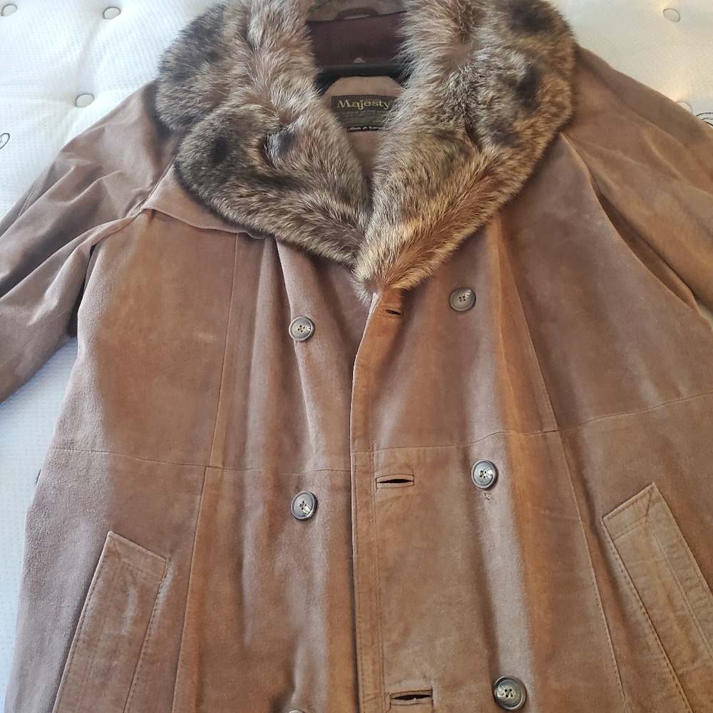 Mens full length suede coat w/fur collar